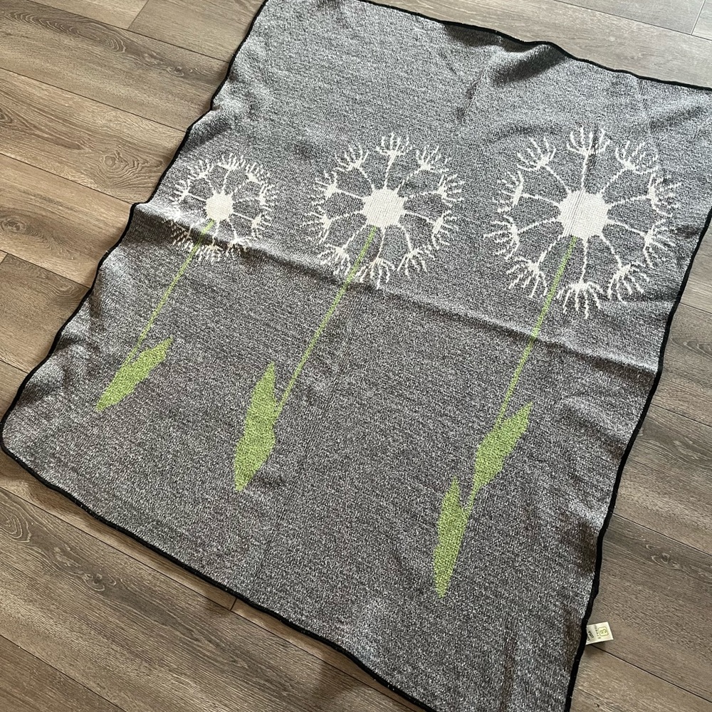 GREEN 3 blanket